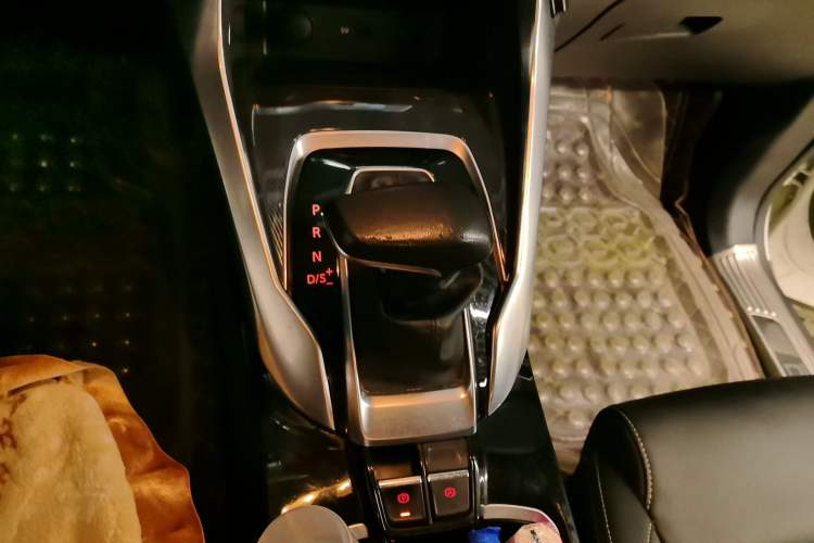Used SAIC MAXUS G50 2020 1.5T Automatic Elite Edition Gear Lever