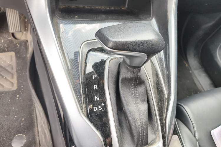 Used SAIC MAXUS G50 2020 1.5T Automatic Elite Edition Gear Lever