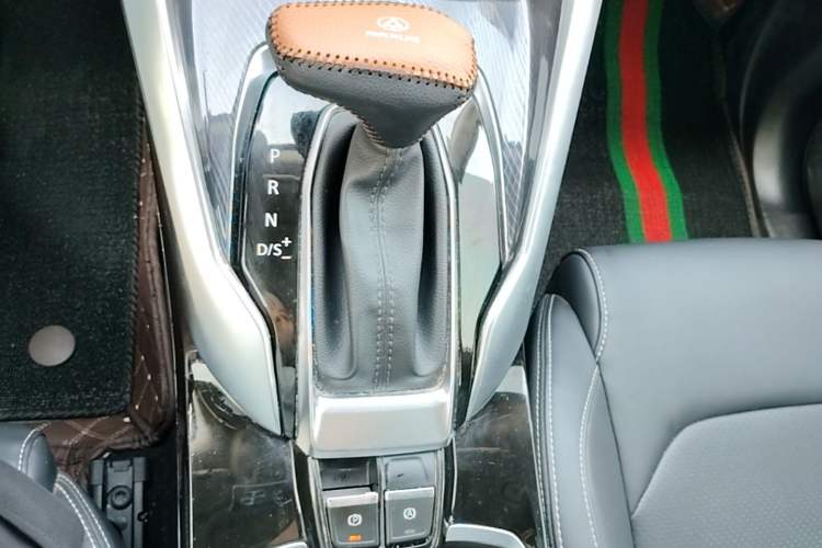 Used SAIC MAXUS G50 2020 1.5T Automatic Elite Edition Gear Lever