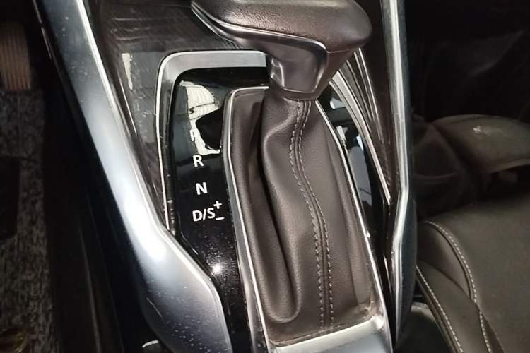 Used SAIC MAXUS G50 2020 1.5T Automatic Elite Edition Gear Lever