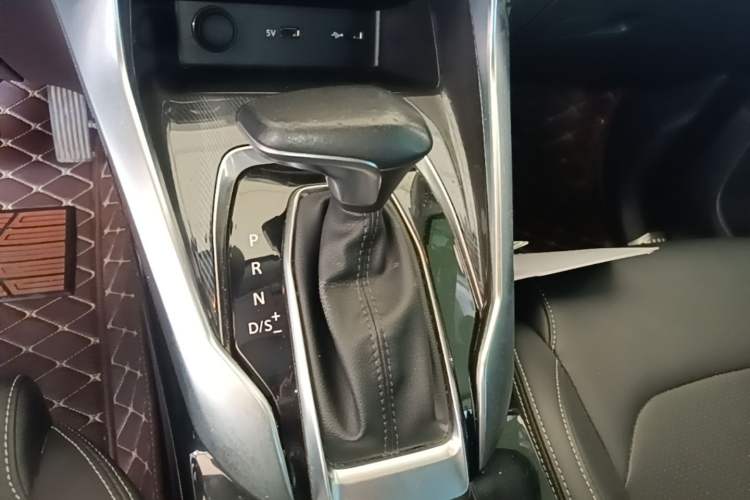 Used SAIC MAXUS G50 2020 1.5T Automatic Elite Edition Gear Lever