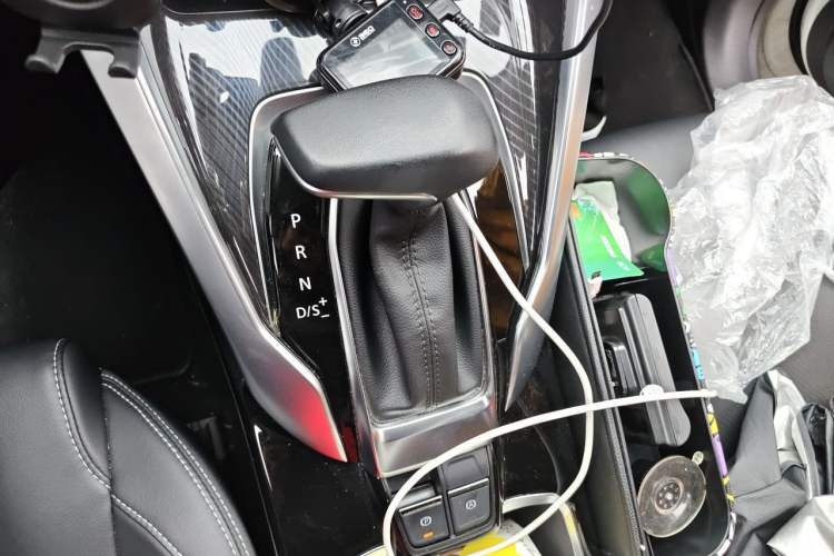 Used SAIC MAXUS G50 2020 1.5T Automatic Luxury Edition Gear Lever