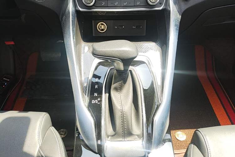 Used SAIC MAXUS G50 2020 1.5T Automatic Luxury Edition Gear Lever