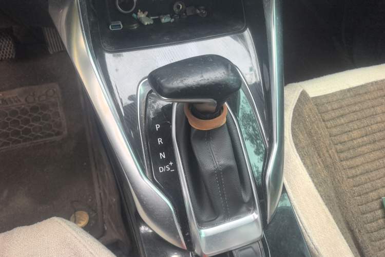 Used SAIC MAXUS G50 2020 1.5T Automatic Luxury Edition Gear Lever