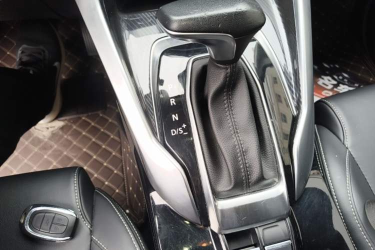Used SAIC MAXUS G50 2020 1.5T Automatic Elite Edition Gear Lever