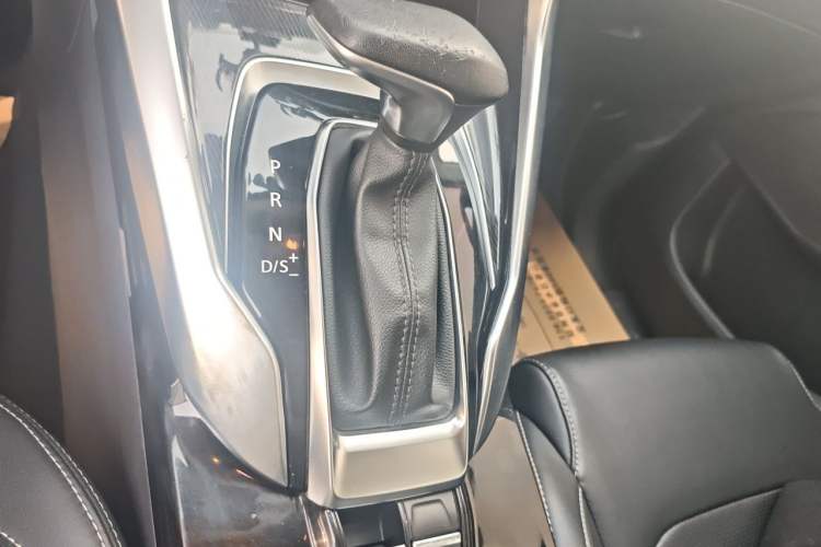 Used SAIC MAXUS G50 2020 1.5T Automatic Elite Edition Gear Lever