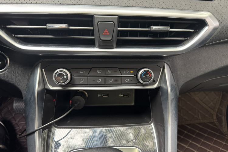 Used SAIC MAXUS G50 2020 1.5T Automatic Luxury Edition Interior 3