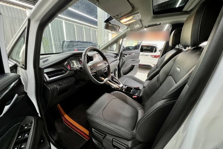 Used SAIC MAXUS G50 2020 1.5T Automatic Elite Edition Interior 4
