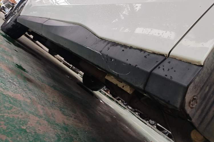 Used SAIC MAXUS G50 2020 1.5T Automatic Elite Edition Left Side Sill