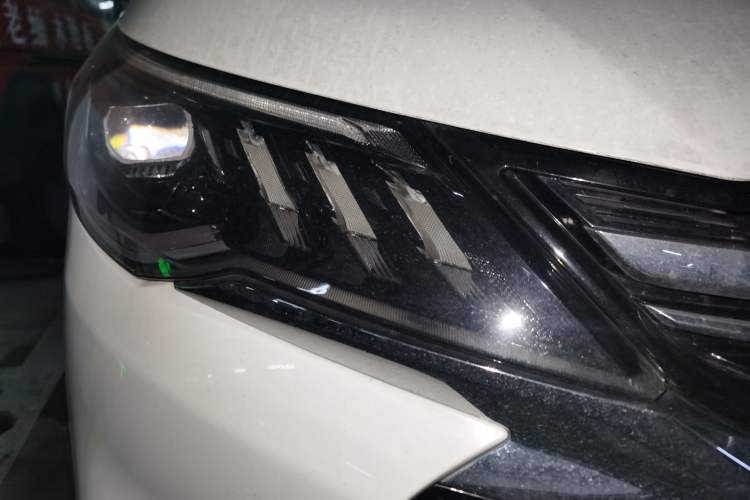 Used SAIC MAXUS G50 2020 1.5T Automatic Luxury Edition Right Front Headlight