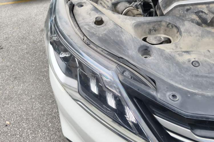 Used SAIC MAXUS G50 2020 1.5T Automatic Elite Edition Right Front Headlight