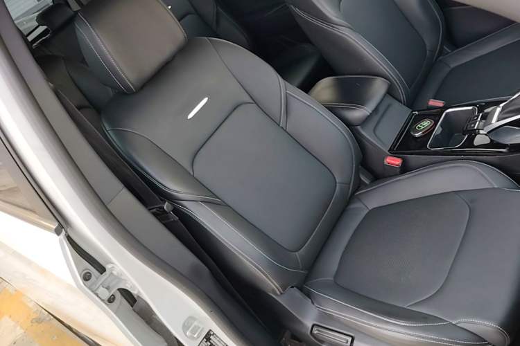 Used SAIC MAXUS G50 2020 1.5T Automatic Elite Edition Right Front Seat