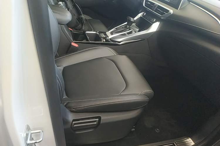 Used SAIC MAXUS G50 2020 1.5T Automatic Luxury Edition Right Front Seat