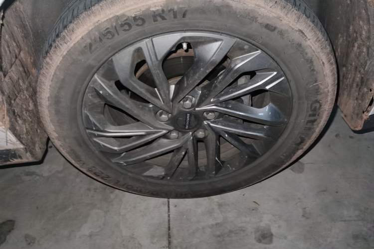 Used SAIC MAXUS G50 2020 1.5T Automatic Luxury Edition Right Front Wheel Hub