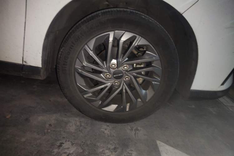 Used SAIC MAXUS G50 2020 1.5T Automatic Luxury Edition Right Front Wheel Hub