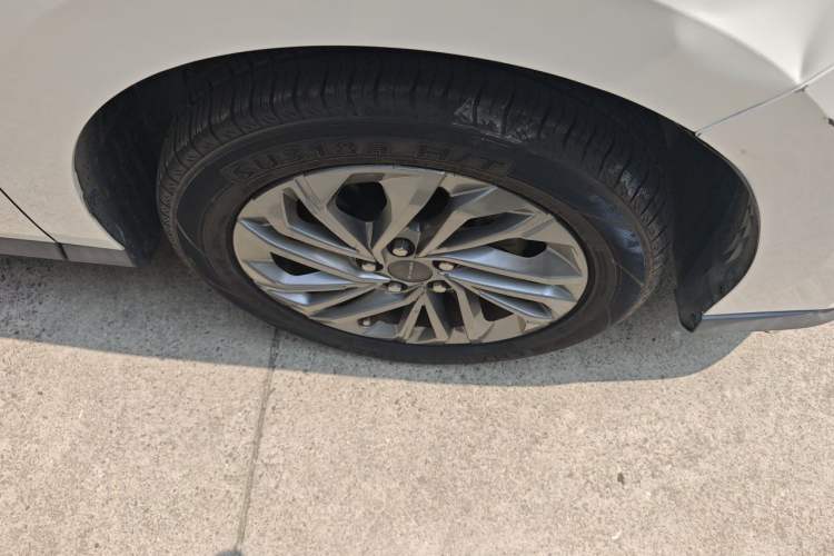 Used SAIC MAXUS G50 2020 1.5T Automatic Luxury Edition Right Front Wheel Hub