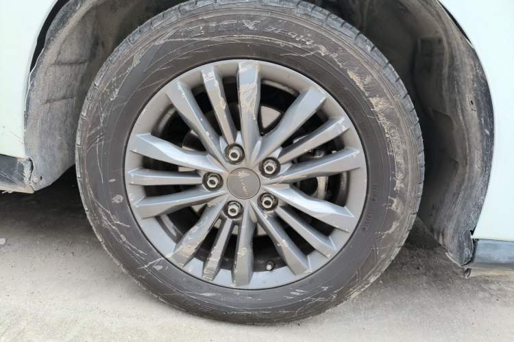Used SAIC MAXUS G50 2020 1.5T Automatic Elite Edition Right Front Wheel Hub