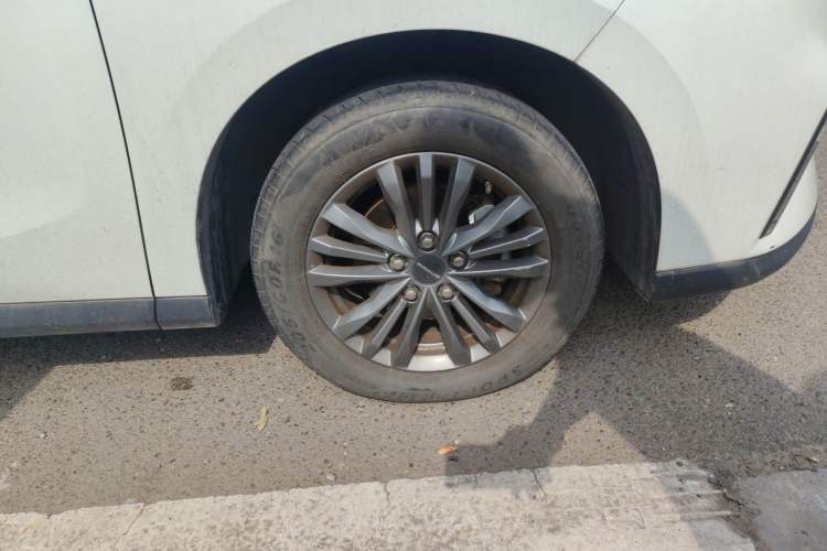 Used SAIC MAXUS G50 2020 1.5T Automatic Elite Edition Right Front Wheel Hub