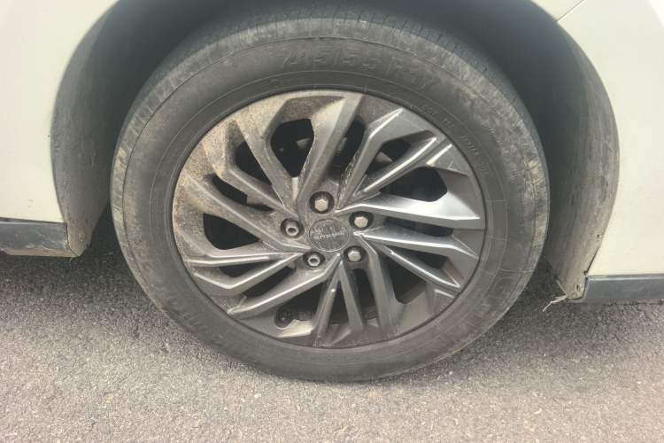 Used SAIC MAXUS G50 2020 1.5T Automatic Luxury Edition Right Front Wheel Hub
