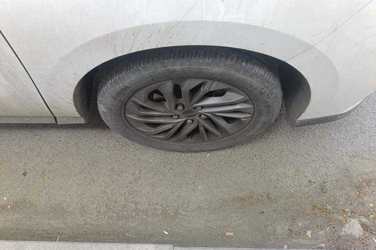 Used SAIC MAXUS G50 2020 1.5T Automatic Luxury Edition Right Front Wheel Hub
