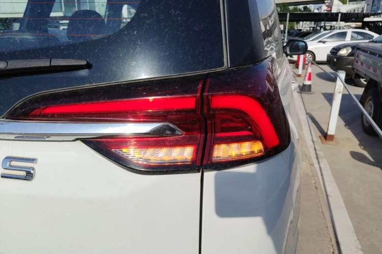 Used SAIC MAXUS G50 2020 1.5T Automatic Elite Edition Right Rear Taillight