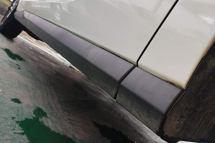 Used SAIC MAXUS G50 2020 1.5T Automatic Elite Edition Right Side Sill
