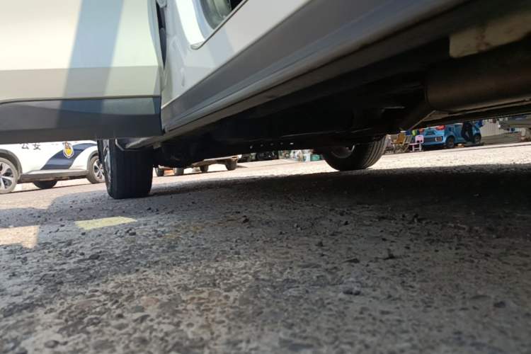 Used SAIC MAXUS G50 2020 1.5T Automatic Elite Edition Right Side Sill