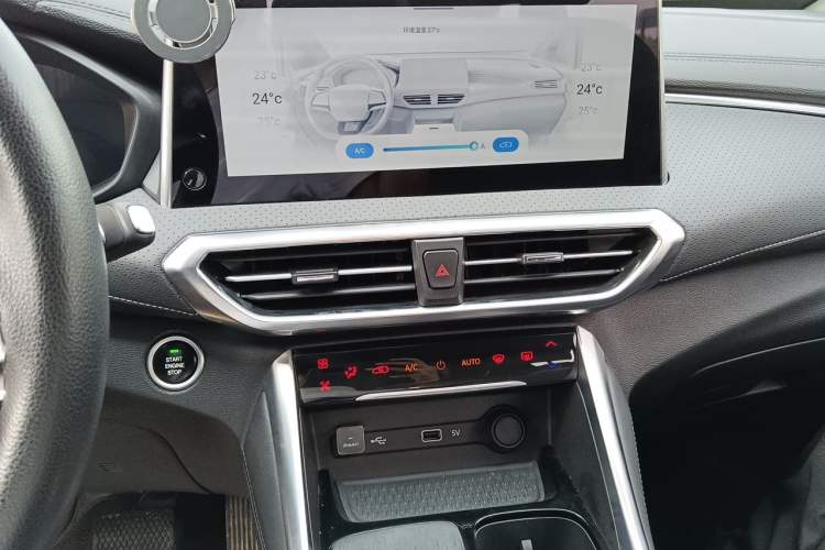 Used SAIC MAXUS G50 2021 PLUS 1.5T Automatic Navigation Version Audio And AC Panel