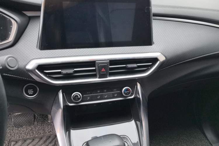 Used SAIC MAXUS G50 2021 1.5T Automatic Comfort Touring B Audio And AC Panel