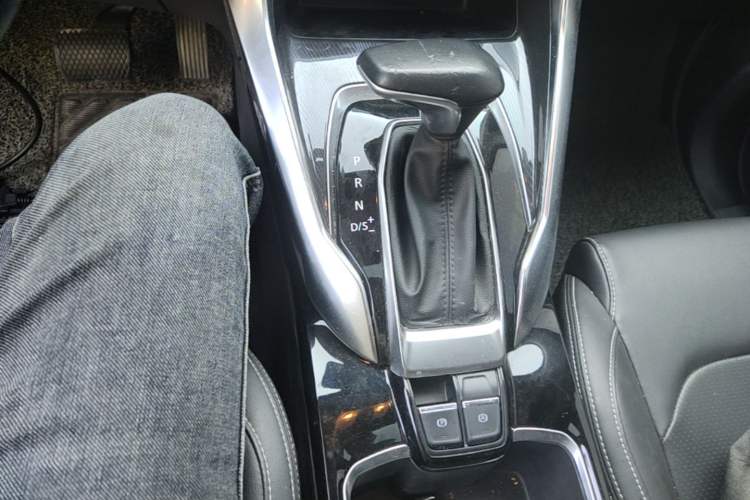 Used SAIC MAXUS G50 2021 1.5T Automatic Comfort Touring B Gear Lever