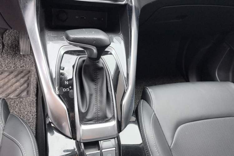 Used SAIC MAXUS G50 2021 1.5T Automatic Comfort Touring B Gear Lever
