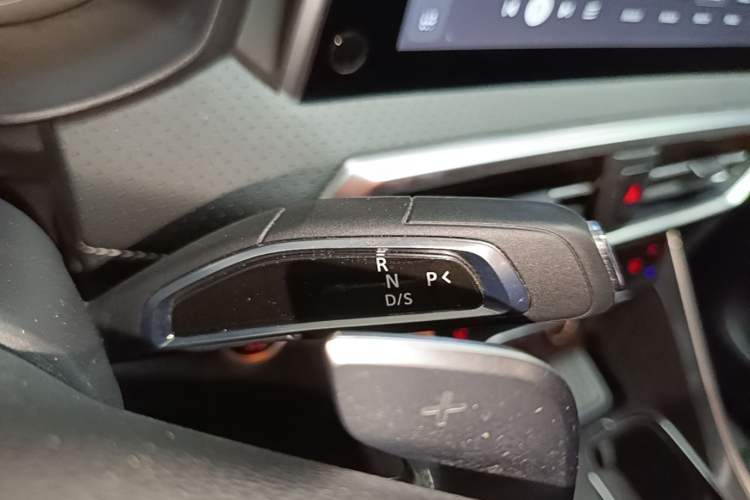 Used SAIC MAXUS G50 2021 PLUS 1.5T Automatic Navigation Version Gear Lever