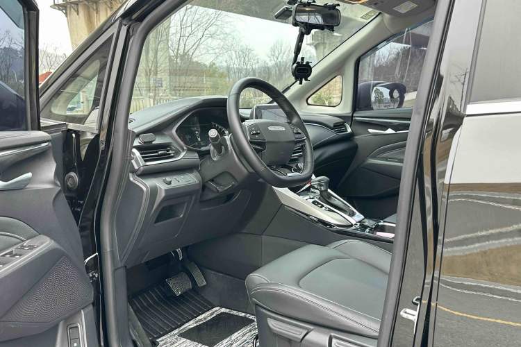 Used SAIC MAXUS G50 2021 1.5T Automatic Comfort Touring B Interior 2