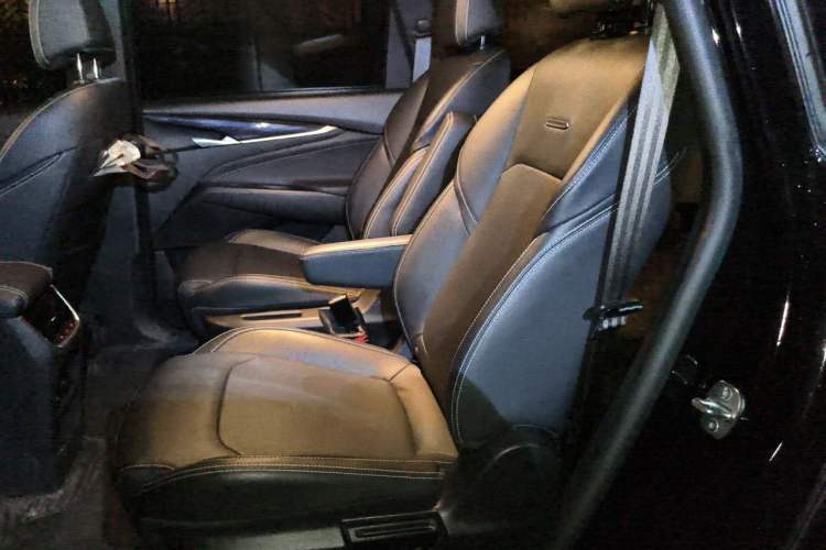 Used SAIC MAXUS G50 2021 1.5T Automatic Comfort Touring B Left Rear Seat