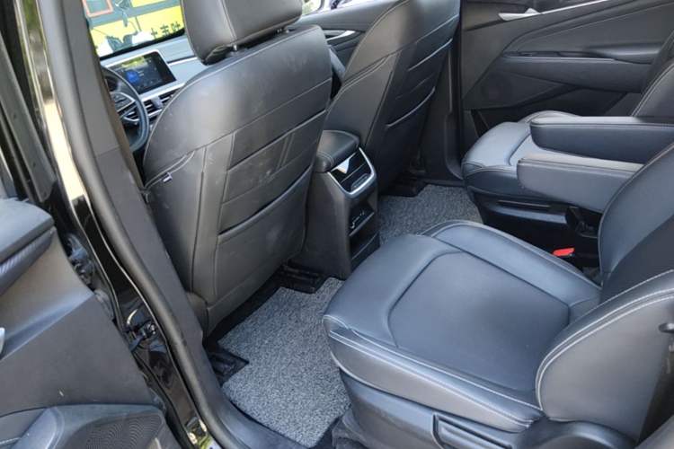 Used SAIC MAXUS G50 2021 1.5T Automatic Comfort Touring B Left Rear Seat
