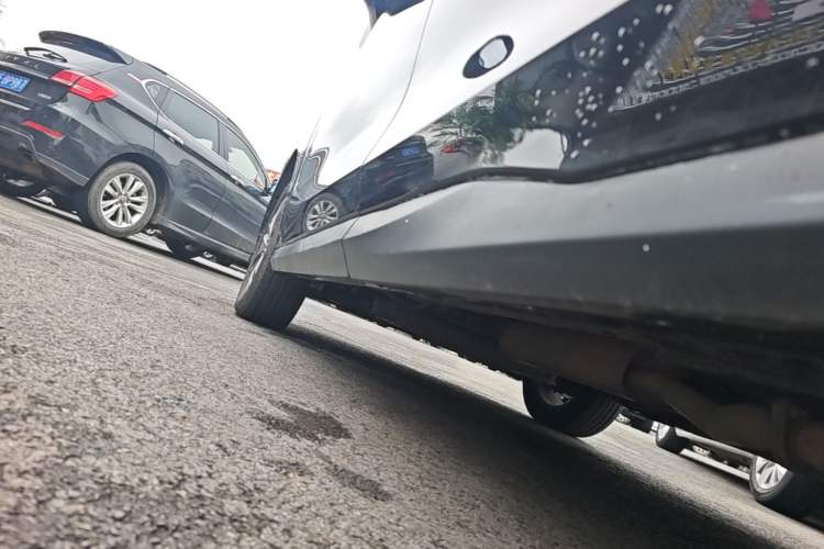 Used SAIC MAXUS G50 2021 1.5T Automatic Comfort Touring B Left Side Sill