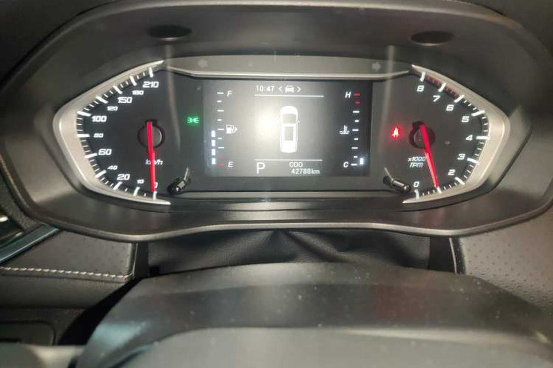 Used SAIC MAXUS G50 2021 1.5T Automatic Comfort Touring B Odometer Close Up