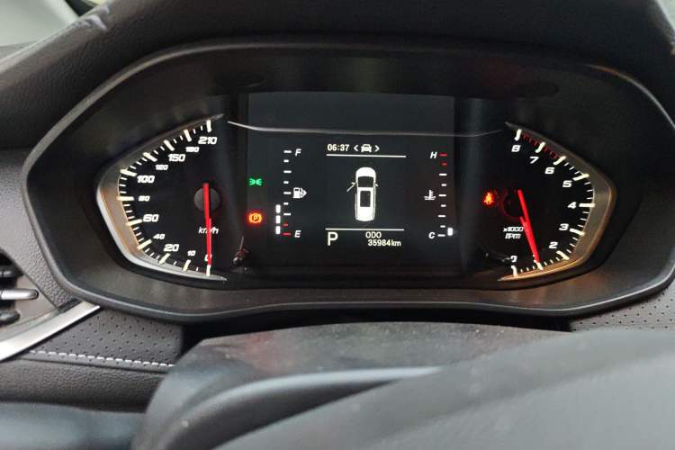 Used SAIC MAXUS G50 2021 1.5T Automatic Comfort Touring B Odometer Close Up