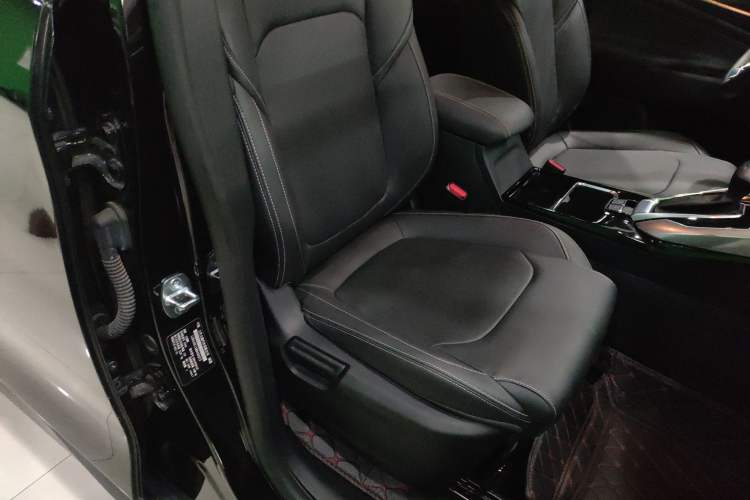 Used SAIC MAXUS G50 2021 1.5T Automatic Comfort Touring B Right Front Seat