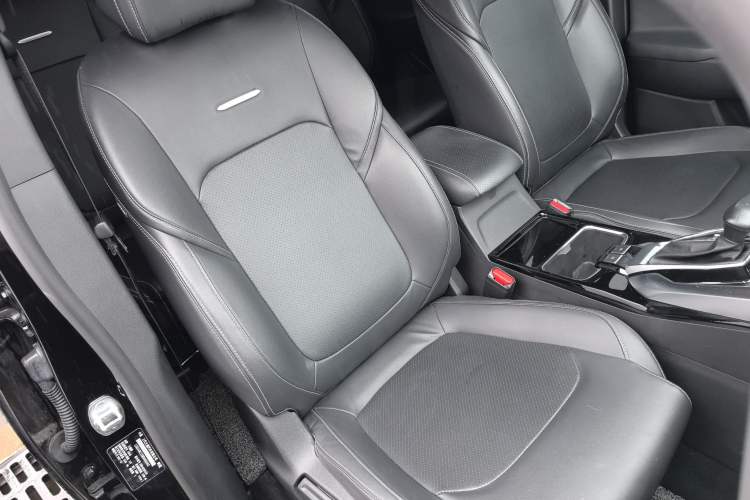 Used SAIC MAXUS G50 2021 1.5T Automatic Comfort Touring B Right Front Seat