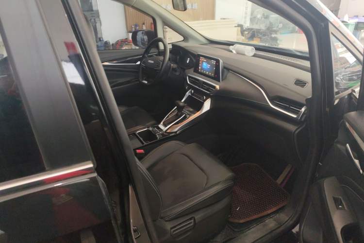 Used SAIC MAXUS G50 2021 1.5T Automatic Comfort Touring B Right Front Seat