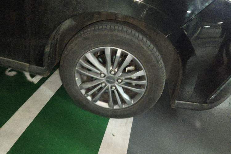 Used SAIC MAXUS G50 2021 1.5T Automatic Comfort Touring B Right Front Wheel Hub