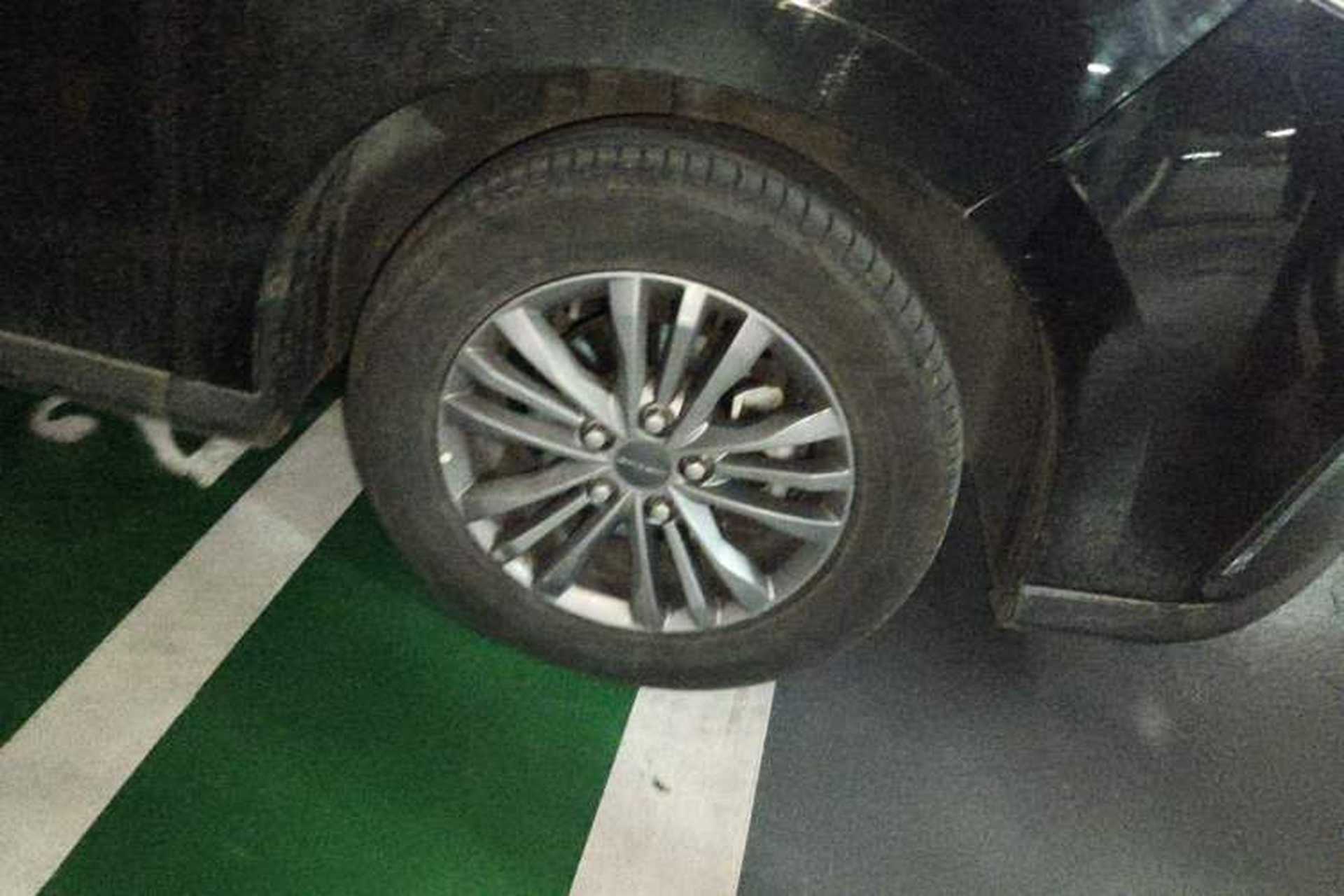 Used SAIC MAXUS G50 2021 1.5T Automatic Comfort Touring B Right Front Wheel Hub