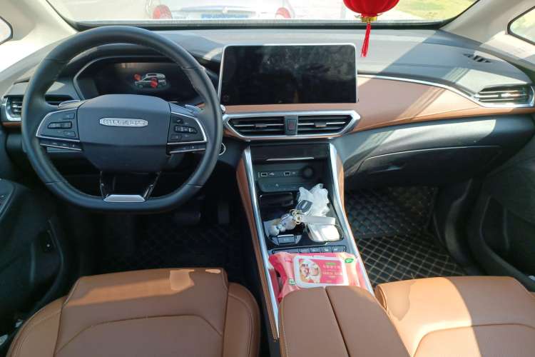 Used SAIC MAXUS G50 2021 PLUS 1.5T Automatic Escort Edition Center Console