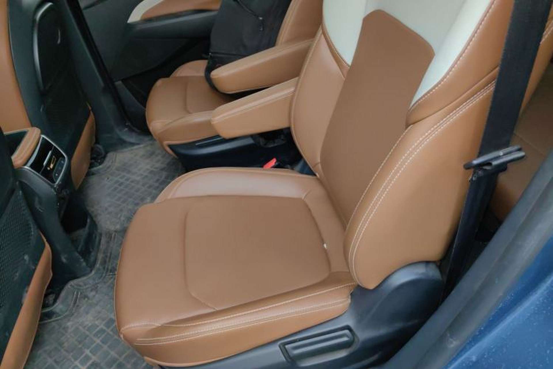 Used SAIC MAXUS G50 2021 PLUS 1.5T Automatic Smart Enjoyment Full-Feature Edition Left Rear Seat