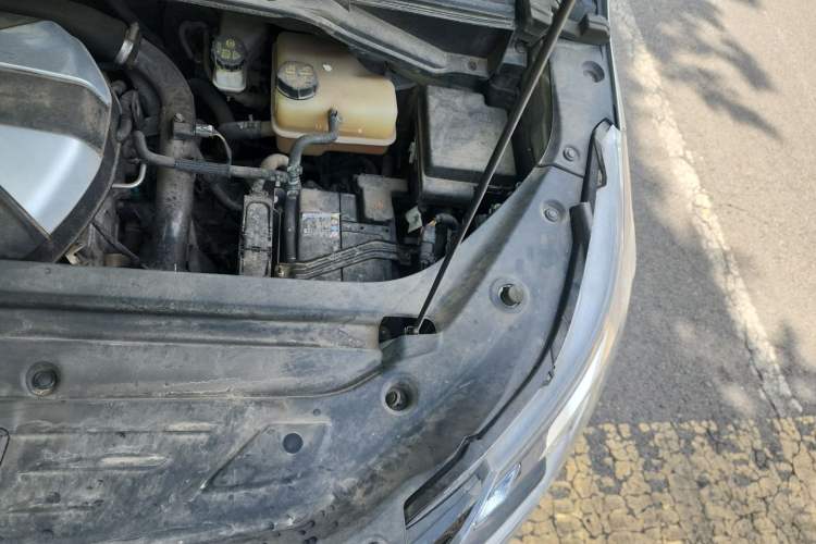 Used SAIC MAXUS G50 2021 1.5T Manual Touring B Engine Bay Left