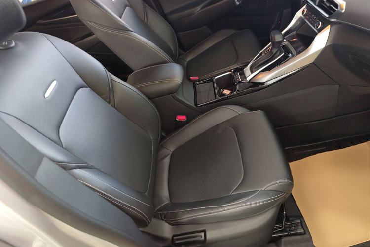 Used SAIC MAXUS G50 2021 1.5T Automatic Comfort Touring B Right Front Seat