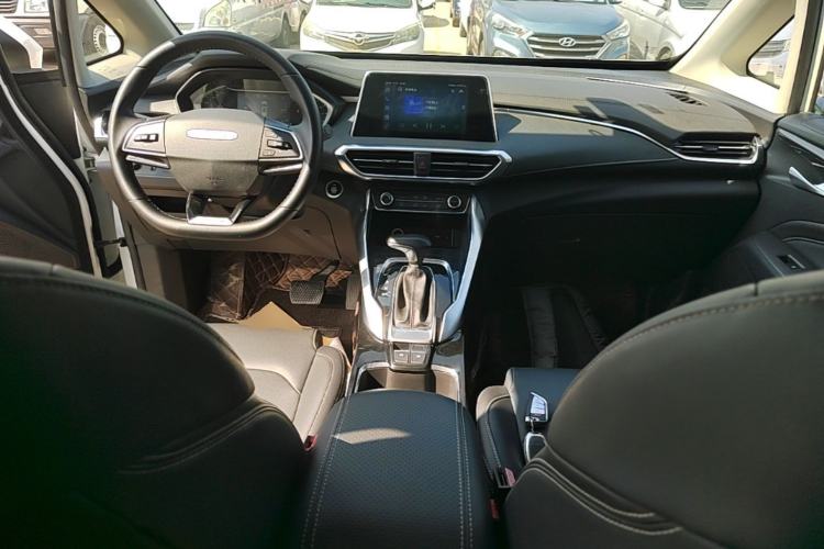 Used SAIC MAXUS G50 2021 1.5T Automatic Comfort Touring B Center Console