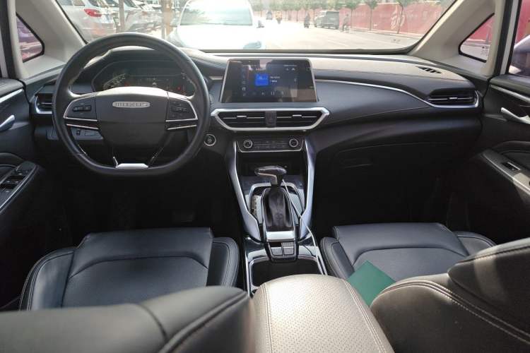 Used SAIC MAXUS G50 2021 1.5T Automatic Comfort Touring B Center Console