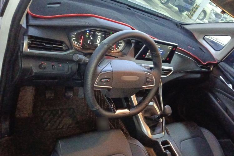 Used SAIC MAXUS G50 2021 1.5T Manual Touring B Center Console